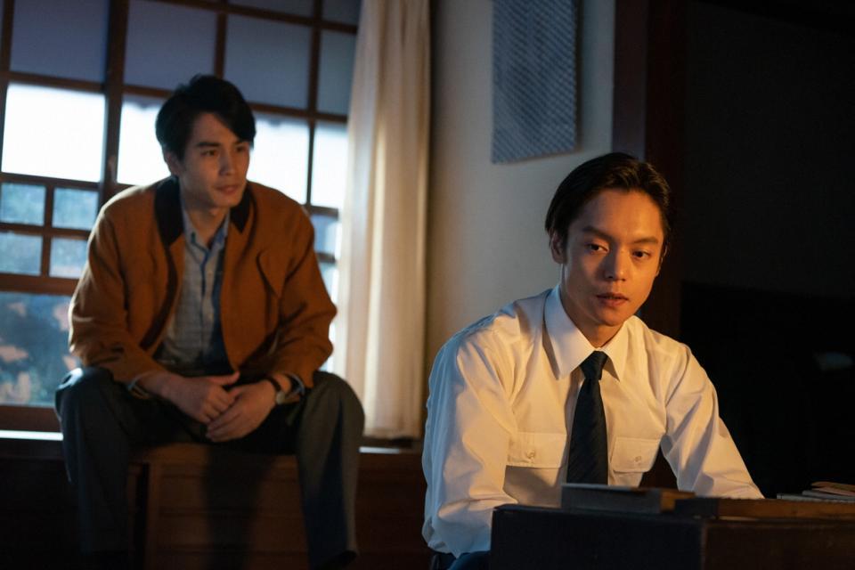 裕一（窪田正孝・右）はガキ大将だった鉄男（中村蒼）と再会