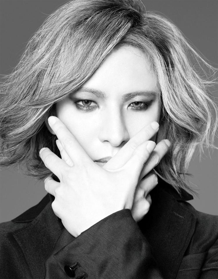 ＹＯＳＨＩＫＩがマスク制作 黒地に赤とピンクのバラ「めちゃくちゃ