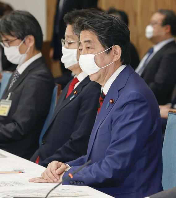安倍首相のアベノマスク姿に「口が出そう」「縮んできた？」…ツッコミ