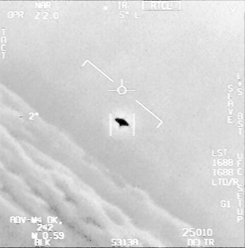 　米国防総省が公開した、海軍が撮影した「謎の空中現象」とされる映像の一こま（撮影日時不明）