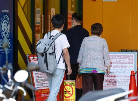 　営業を再開した大阪市旭区のパチンコ店