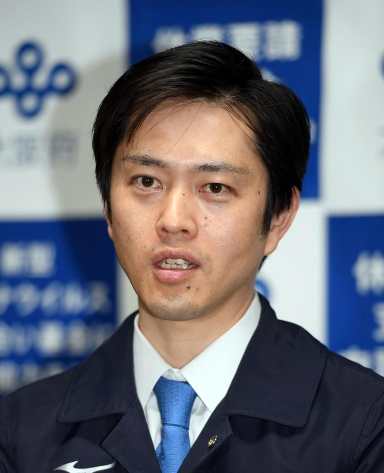 会見する、大阪府の吉村洋文知事＝大阪府庁（撮影・山口登）