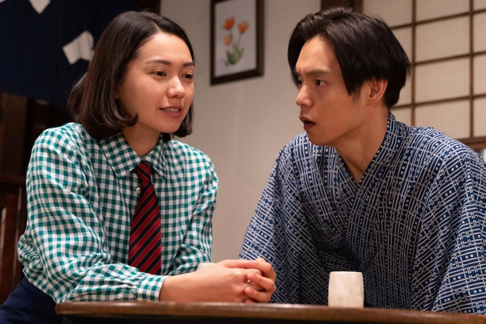 上京し新婚生活をスタートさせた裕一（窪田正孝）と音（二階堂ふみ）の運命は…