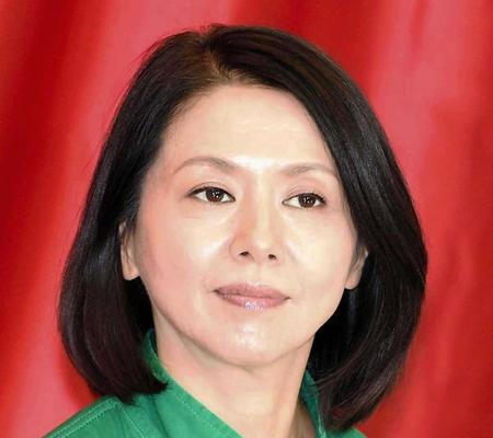 　強行採決に反対している小泉今日子