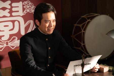 早稲田大学応援部の五代目団長、田中隆（三浦貴大）