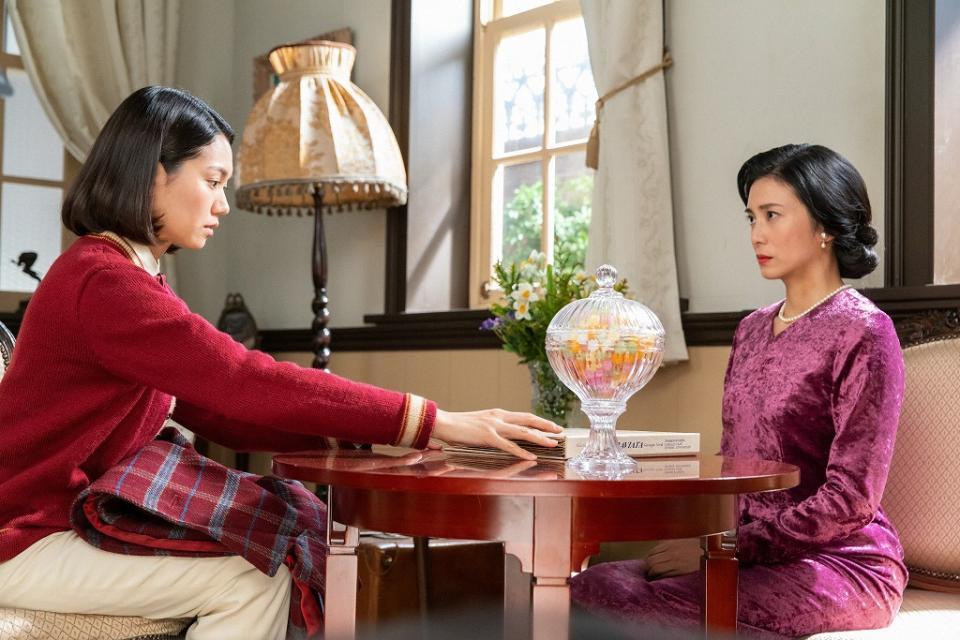 子供を身ごもった音（二階堂ふみ・左）は、環（柴咲コウ）から危険を冒しても舞台に立つ覚悟があるかと問われる