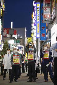 夜の歌舞伎町で感染警戒見回り　小池都知事が注意喚起活動の開始発表