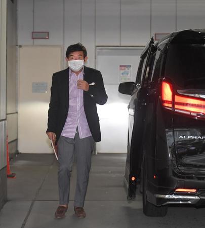 黒のワゴン車で現場入りした石田純一＝東京・文化放送（撮影・高石航平）