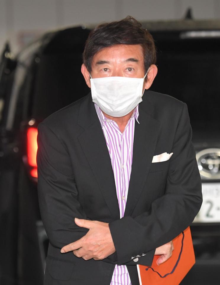 記者の質問を聞く石田純一＝東京・文化放送（撮影・高石航平）