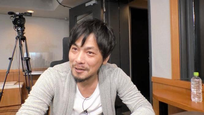 無精ひげ姿の次長課長・井上聡