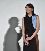 笑顔でトークする松井愛莉＝東京・有楽町のよみうりホール