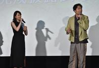 撮影時のエピソードを話す松井愛莉（左）と八木将康＝東京・有楽町のよみうりホール（撮影・西岡正）