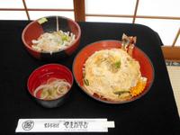 藤井七段が師弟対決の昼食に注文した「やまが」の天とじ丼＋冷たいうどんセット