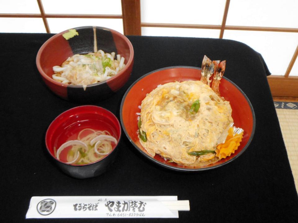 藤井七段が師弟対決の昼食に注文した「やまが」の天とじ丼＋冷たいうどんセット
