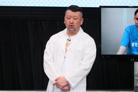 会見に参加したケンドーコバヤシ