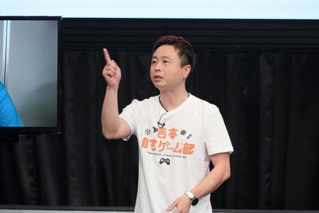 会見に参加した河本準一