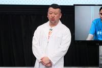 会見に参加したケンドーコバヤシ