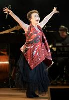 ５５周年記念ライブを開いた加藤登紀子＝東京・渋谷のＢｕｎｋａｍｕｒａオーチャードホール（撮影・三好信也）