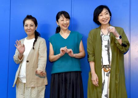 リモートドラマ出演に笑顔の（左から）芳本美代子、櫻井淳子、川上麻衣子＝東京・アクアシティ芝浦（撮影・金田祐二）