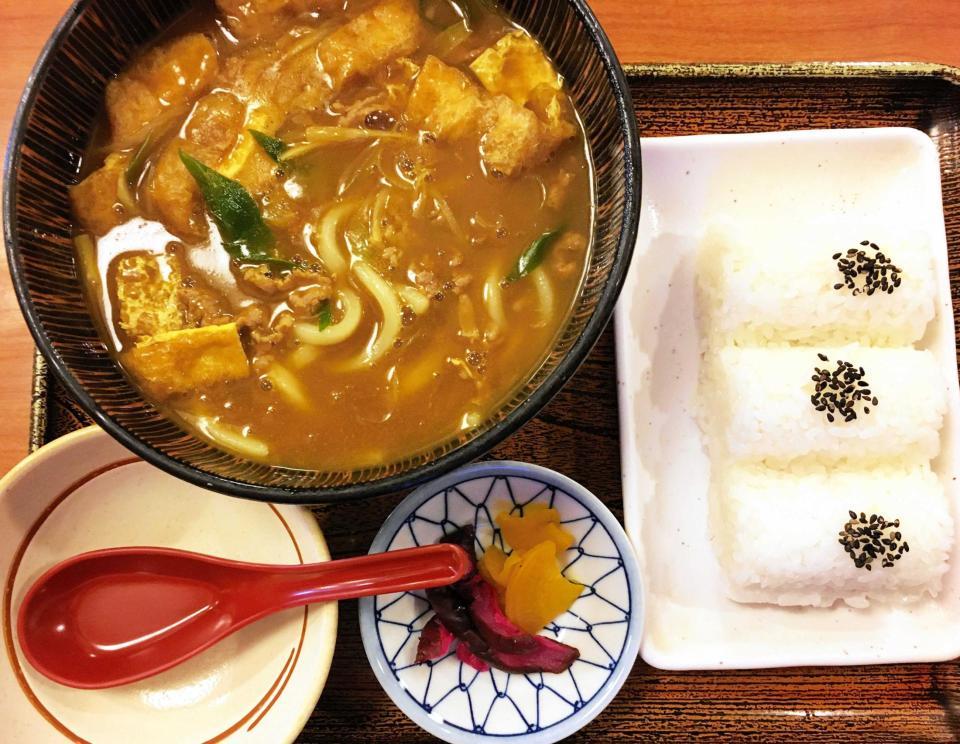 　「やまがそば」のカレーうどん定食