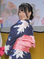 浴衣の帯を見せる古川莉子＝東京都渋谷区のシダックスカルチャービレッジ（撮影・堀内翔）