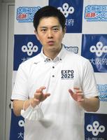 　会見した吉村洋文大阪府知事＝大阪府庁
