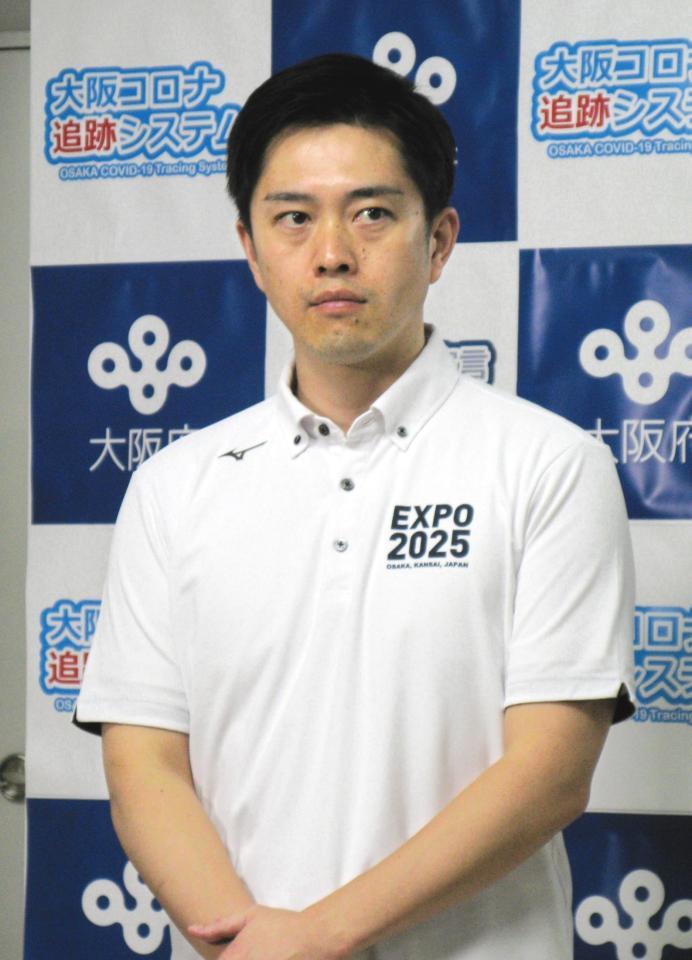 　会見した吉村洋文大阪府知事＝大阪府庁