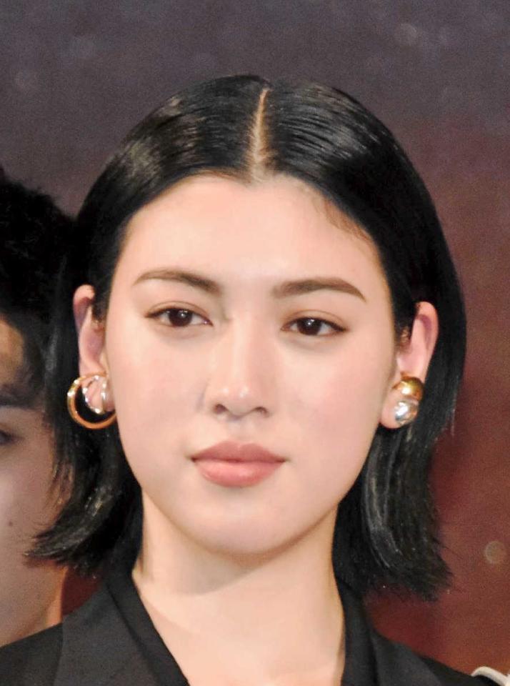 三吉彩花