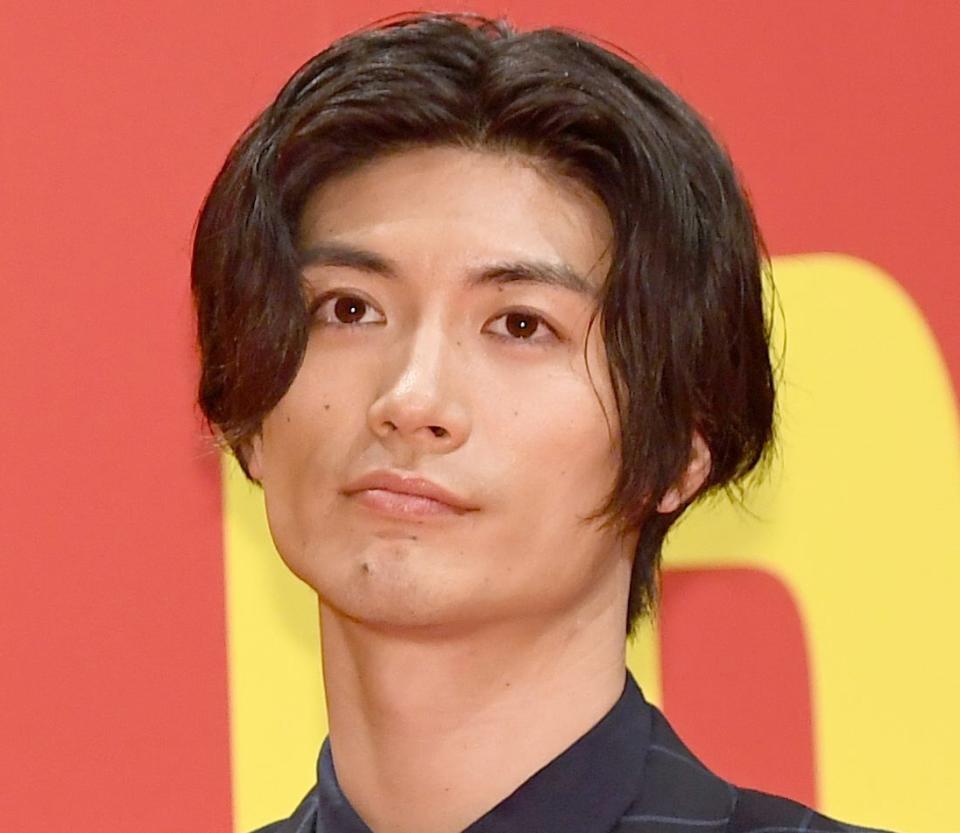 三浦春馬さん Mステで生前最後のMV公開…白いシャツに裸足で