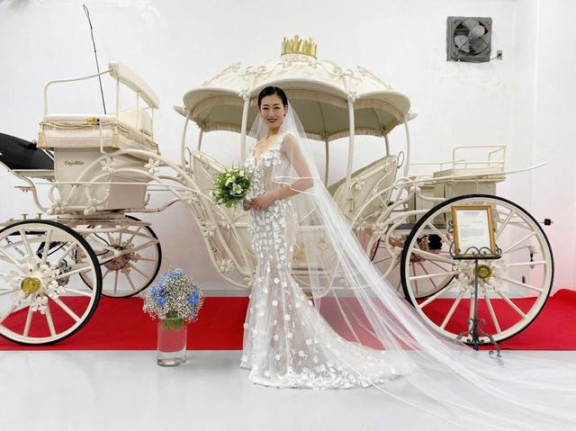 元宝塚男役 日本に１台の馬車とともに男女婚礼衣装披露の 二刀流ショー 芸能 デイリースポーツ Online