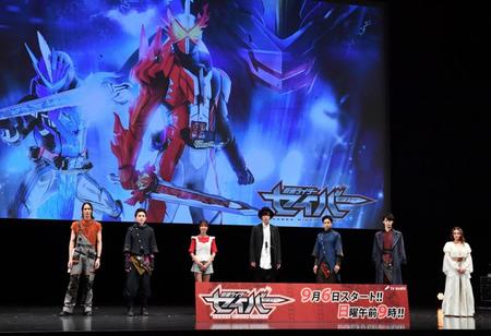 　「仮面ライダーセイバー」のキャストに選ばれた（左から）岡宏明、冨樫慧士、川津明日香、内藤秀一郎、山口貴也、青木瞭、知念里奈