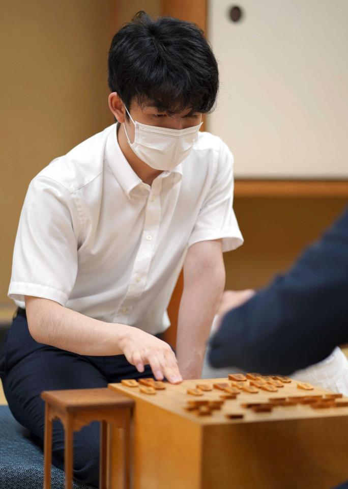 藤井棋聖１８歳初星 鈴木九段に完勝 順位戦３戦全勝 芸能 デイリースポーツ Online