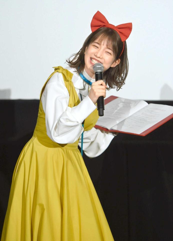 　ドラミちゃんのコスプレでＭＣを務めるテレビ朝日の弘中綾香アナウンサー