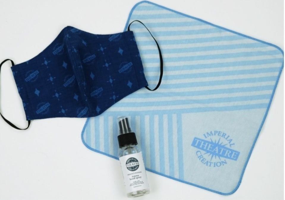 　山田美保子氏も購入した観劇グッズ「新・三種の神器」