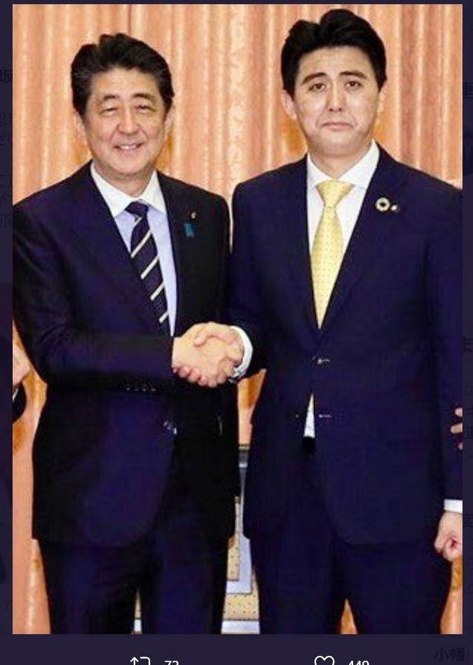 　安倍首相とビスケッティ佐竹（佐竹のツイッターより）