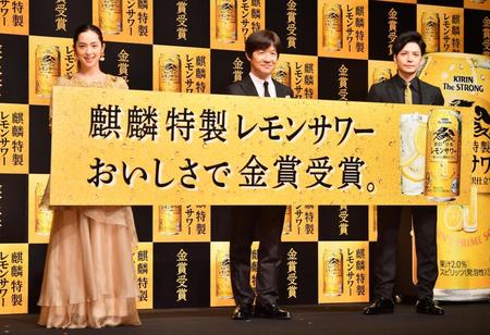 　記念イベントに出席した（左から）中村アン、内村光良、生田斗真＝都内（撮影・園田高夫）