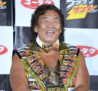 笑顔でトークを繰り広げる長州力＝東京・赤坂