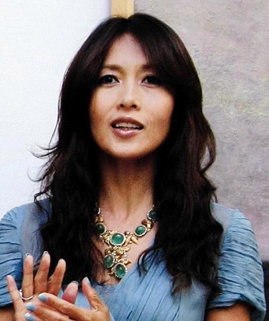 工藤静香 網タイツ風ブーツで美脚披露 セクシー スタイル良すぎ 芸能 デイリースポーツ Online