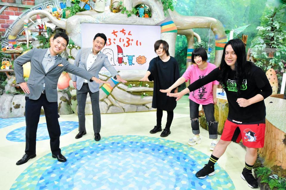 （左から）ＭＢＳの山中真アナウンサー、河田直也アナウンサー、ヤバイＴシャツ屋さんのこやまたくや、しばたありぼぼ、もりもりもと（ｃ）ＭＢＳ