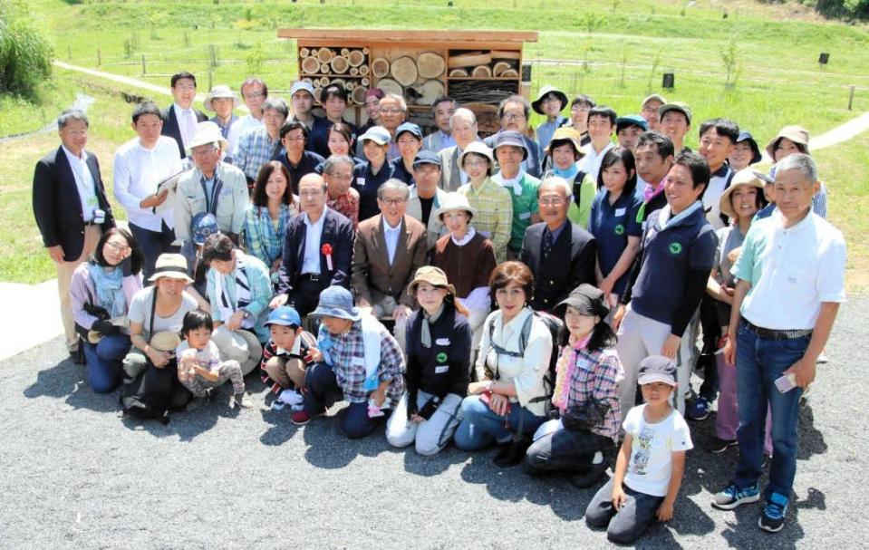 昨年５月２６日のイベントに出席した八千草薫さん（２列目中央）　