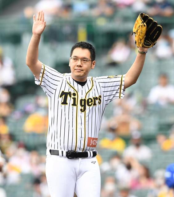 神田伯山 六代目だから背番号６で甲子園始球式 ８９３ はコンプラの観点で没に 芸能 デイリースポーツ Online