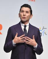 今回のＣＭ撮影について振り返る本木雅弘＝東京・品川インターシティホール（撮影・伊藤笙子）