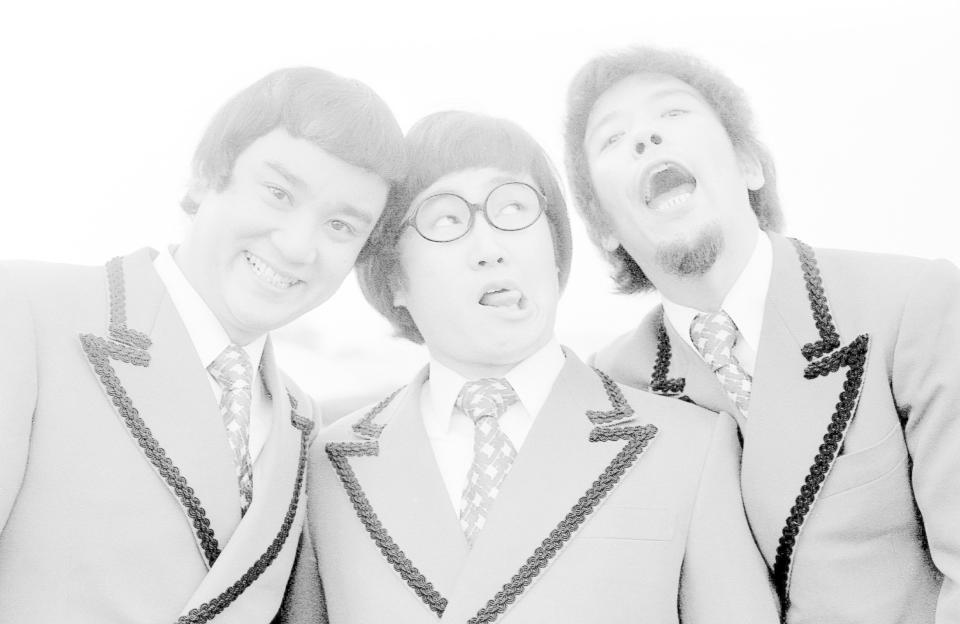 　おどけた表情を見せるレツゴー三匹の（左から）じゅんさん、正児さん、長作さん＝１９７２年１２月