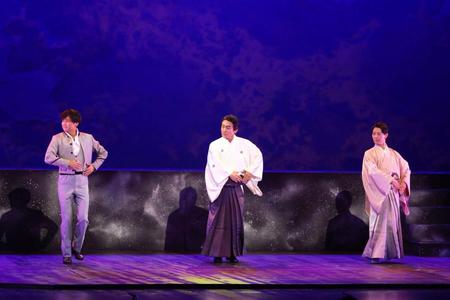 フラメンコを披露した（左から）今井翼、片岡愛之助、中村壱太郎＝大阪松竹座