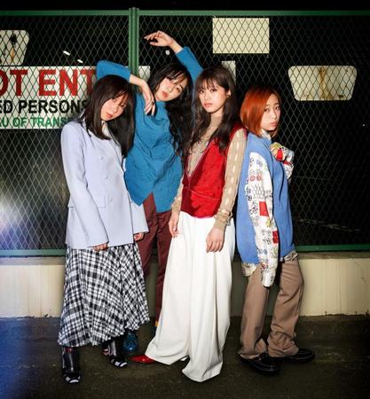 　赤い公園の（左から）藤本ひかり、津野米咲さん、石野理子、歌川菜穂