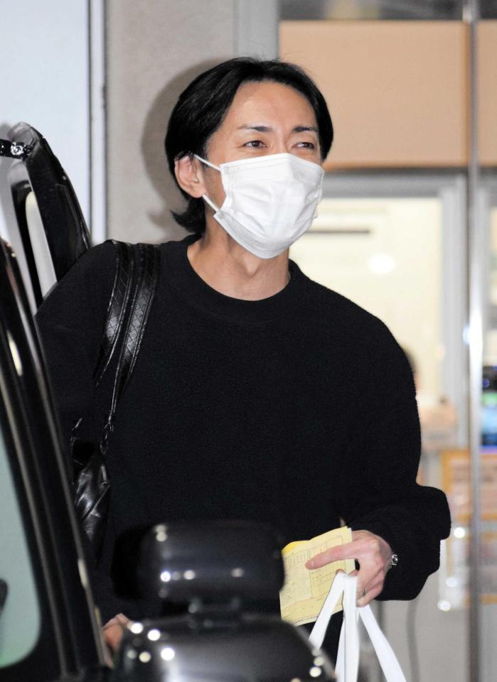 　報道陣の取材に応じた矢部浩之＝東京・ニッポン放送　