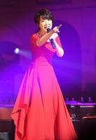 赤いドレス姿で新曲を披露する伊藤蘭＝東京・ＬＩＮＥ　ＣＵＢＥ　ＳＨＩＢＵＹＡ（撮影・伊藤笙子）