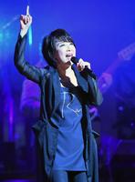 キャンディーズ時代の名曲「春一番」を歌う伊藤蘭＝東京・ＬＩＮＥ　ＣＵＢＥ　ＳＨＩＢＵＹＡ（撮影・伊藤笙子）