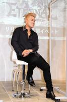 パパになったことを発表後初の公の場となったＥＬＬＹ＝東京・表参道