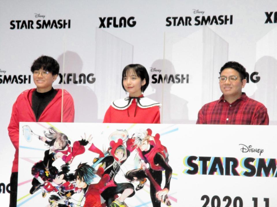 新スマホゲーム「スタースマッシュ」の発表会に登場した（左から）ミキの亜生、山之内すず、ミキの昴生＝東京・ＷＩＴＨ　ＨＡＲＡＪＹＵＫＵ　ＨＡＬＬ